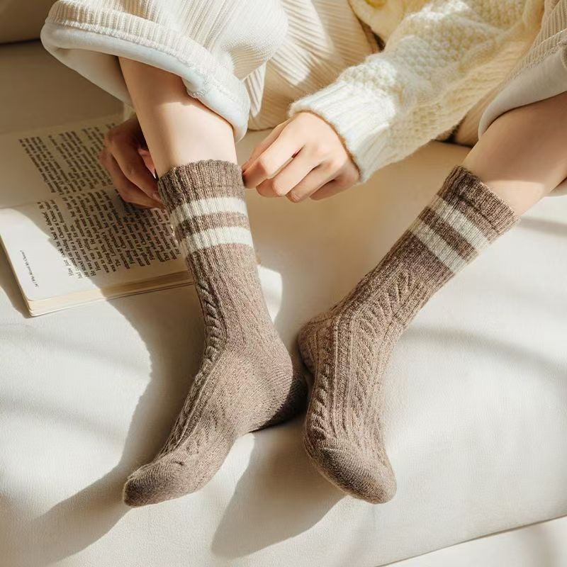 5 Pairs of Women's Striped Socks for Autumn and Winter, Casual Double-bar Twisted Socks, Sweat-absorbing and Breathable, Retro Mid-calf Socks