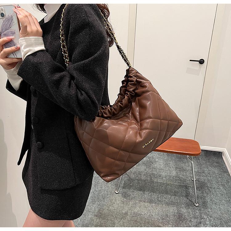 IELGY Large-Capacity Diamond Casual Trendy Fashion Tote Bucket Bag All-Match Chain Shoulder Female Bag
