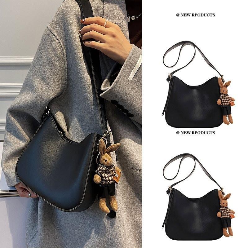 

Chic Fashionable Women s Bucket Bag Versatile Soft Material Shoulder Bag Perfect For Commuting Black Pendant