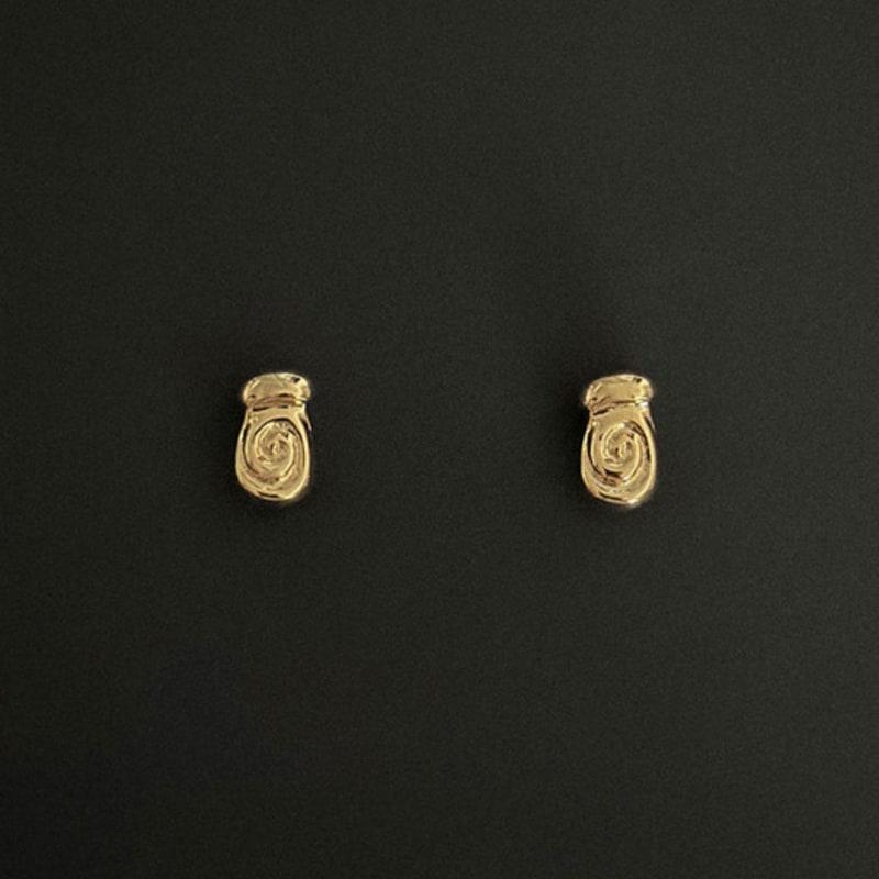 

BORNETE COLLECTION_HER GAZE_Lowlow earring GOLD(18K gold plated)