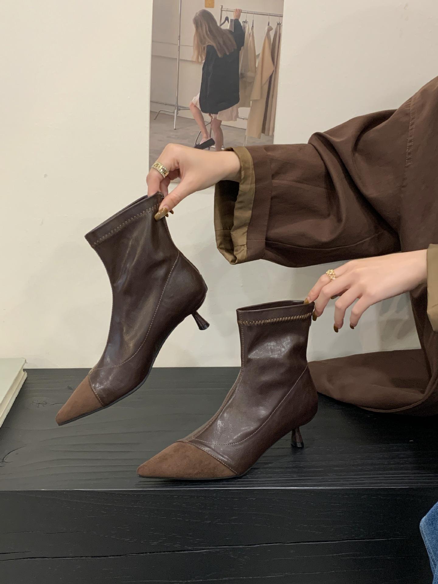 

2025 new autumn and winter new suede short boots fashionable and simple thin heel medium heel temperament versatile splicing thin boots 39 темно-коричневого