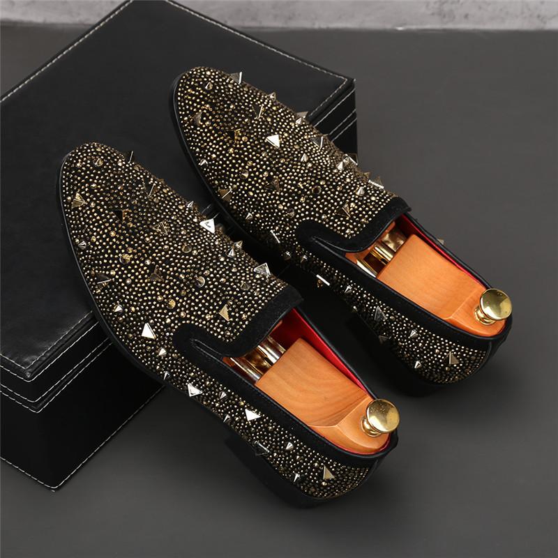 Luxury Brand Designer New Men's Pointed Toe Charm Punk Rivet Rhinestone Wedding Dress Shoes Male Slip On Loafers Zapatos Hombre