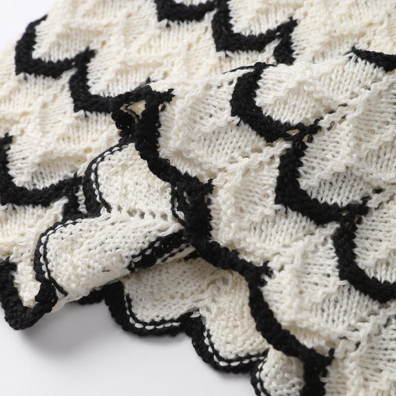 Трикотажное полосатое летнее женское короткое платье без рукавов с вырезом на шее — фото 10