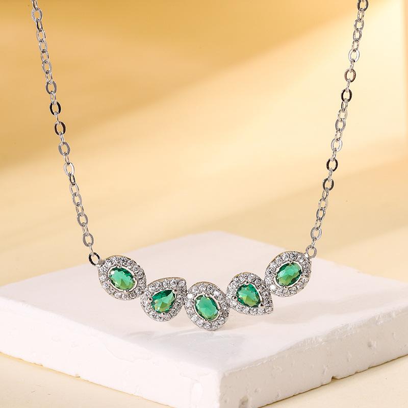 

Ювелирные изделия Медное основание Золотое покрытие Тренд Линия Имитация Корунда Дизайн Ожерелье Подвеска 3 * 4