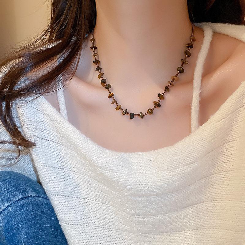 Autumn and winter retro coffee color tiger's eye stone pearl necklace temperament collarbone chain Maillard necklace women