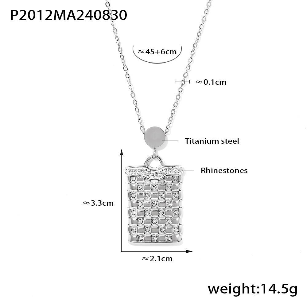 Minimalist Rectangular Plaid Pendant Necklace: Diamond-Studded Clavicle Chain In 18K Gold-Plated Titanium Steel.