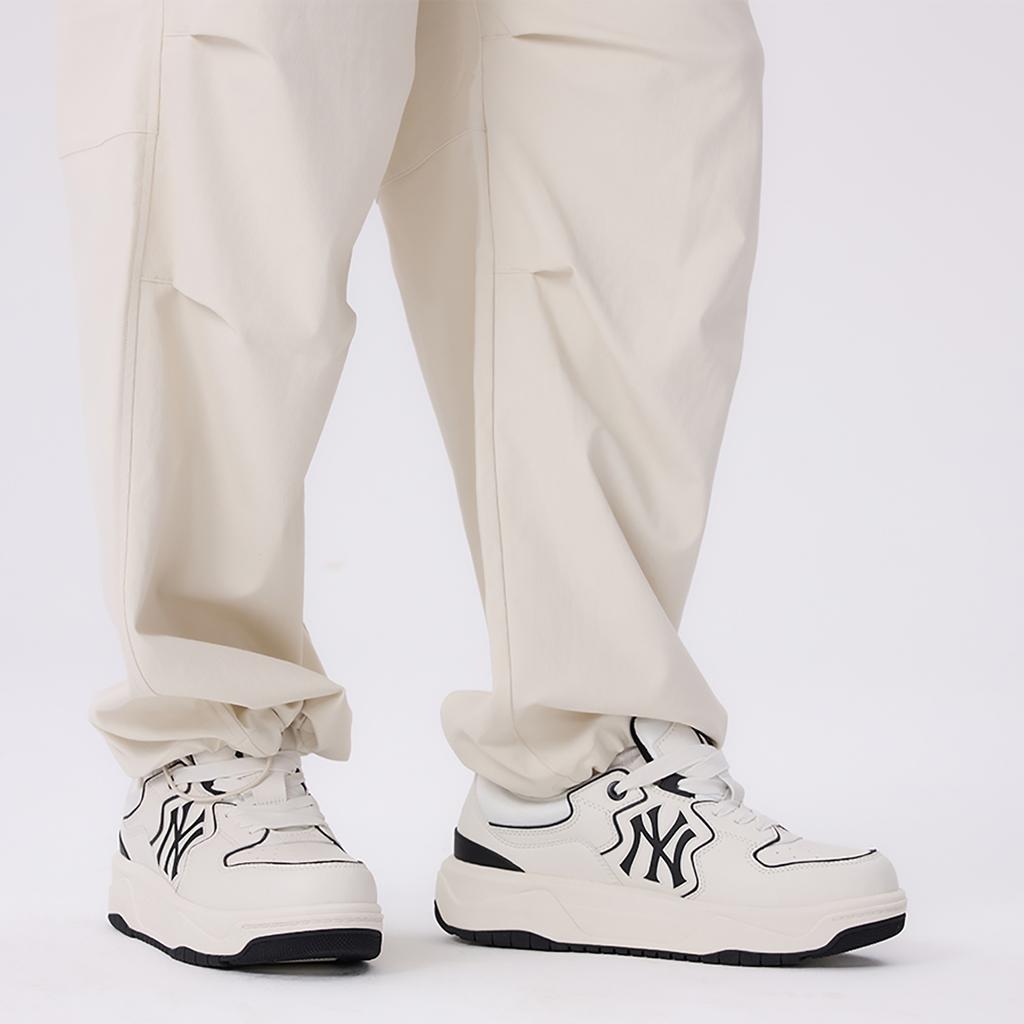 MLB New York Yankees Synthetic Leather Height Increasing Low top Skateboard Shoes Unisex White Black 3ASXM096N-50WHS