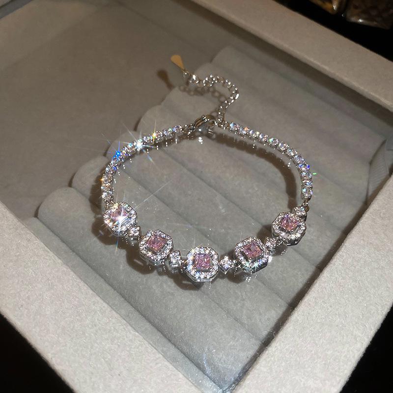 Bracciale Quadrifoglio Zircone Cuore - Gioiello Elegante e Versatile per Donna