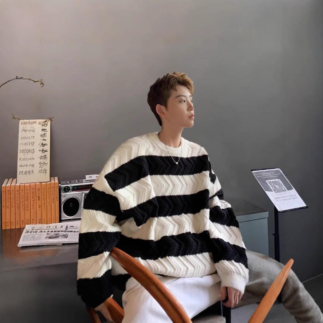 

Мужской винтажный японский полосатый шерстяной свитер с круглым вырезом - Свободный, ленивый стиль для осени/зимы. Medium чёрный
