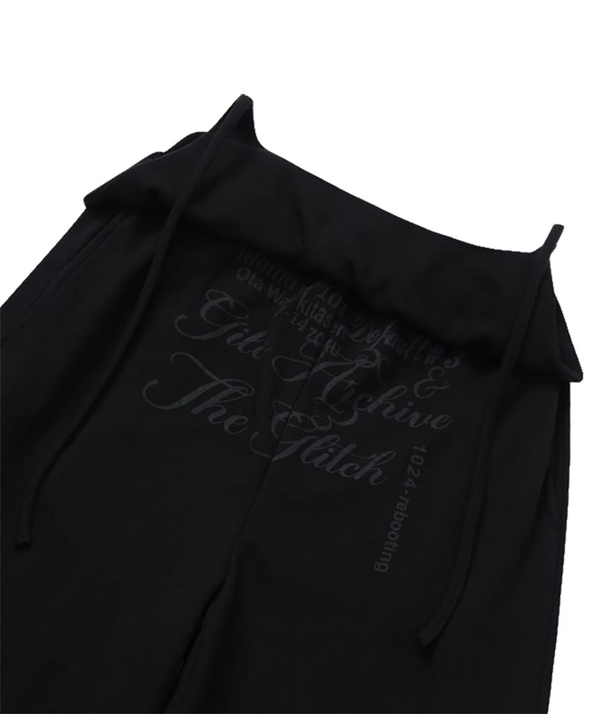 Gillaakaibeu Overlap Script Sweatpants_Black