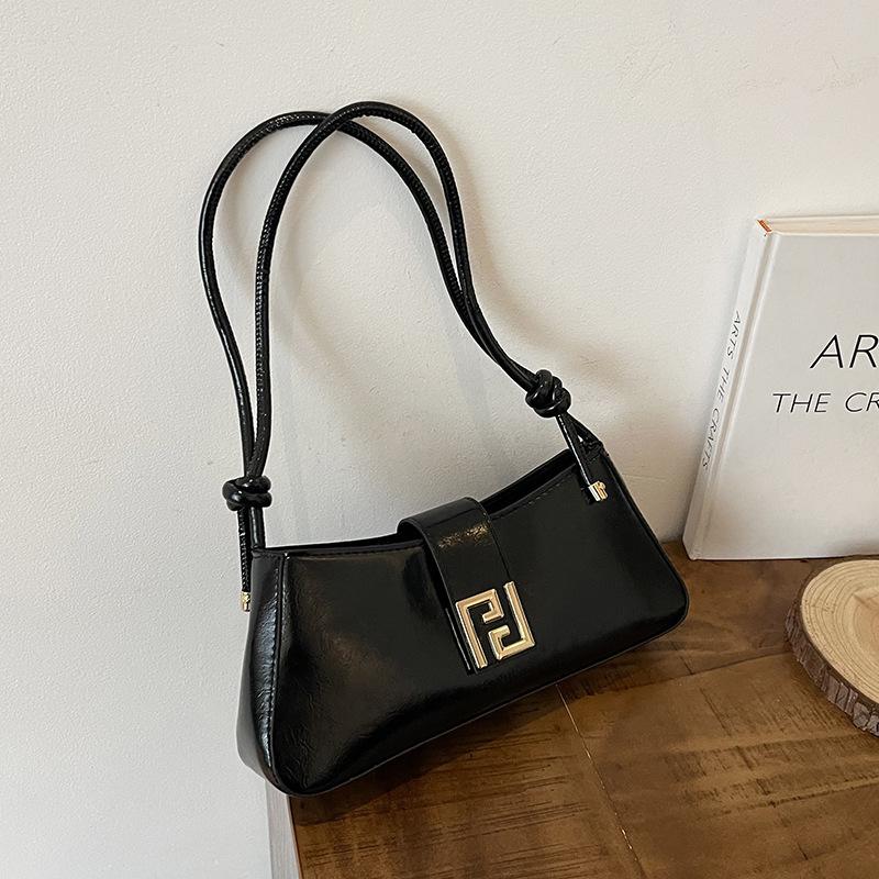 

Однотонная сумка через плечо из масляной кожи нишевого дизайна женская простая модная универсальная для работы и учебы, для шоппинга, повседневная сумка-мессенджер с индивидуальностью чёрный