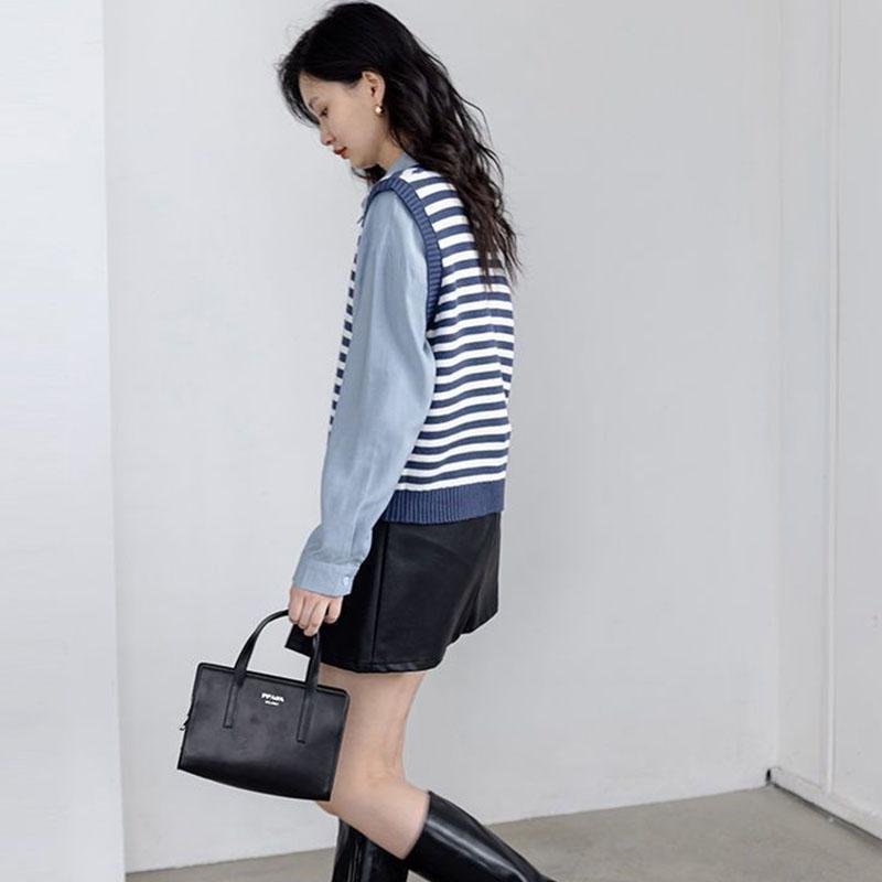 Striped V-neck Knitted Vest Sweater Women Paired with Autumn Sweater Tank Design Sense of Temperament and Layering Vest Female