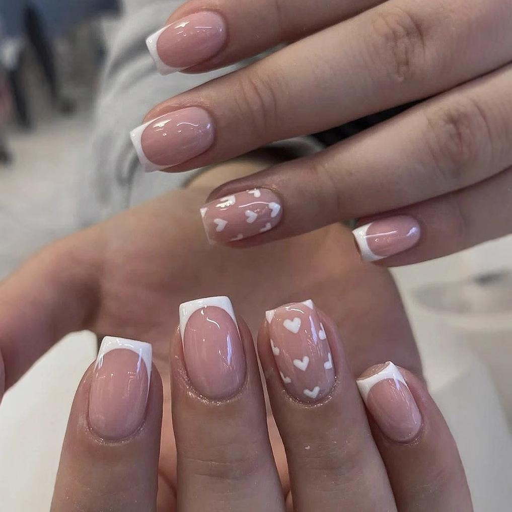 24Pcs Nude Short Square Press On Nails White Heart Print Valentine Full Cover False Nail Tips