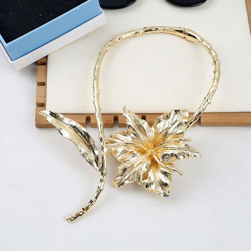 

Fashion Exaggerated Blooming Lily Collar High-End Luxury Collar Minimalist Easiest for Match Accessories Gourd Leaf Necklace Gold