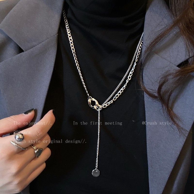 Hongkong-Stil Spleiß-Doppelring-Pulloverkettenkette Damen Leichter Luxus Nischen-Temperament Halskette Neue Herbst- und Wintermode Halskette