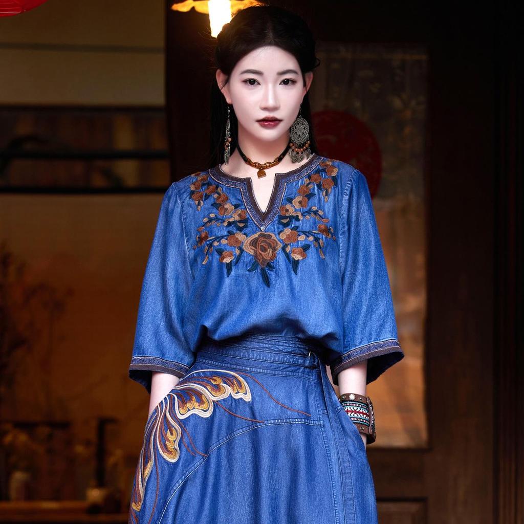 Johnature Woman Spring Embroidery Half Sleeve V-Neck Retro T-Shirt Personality Casual Vintage Style Loose T-Shirt