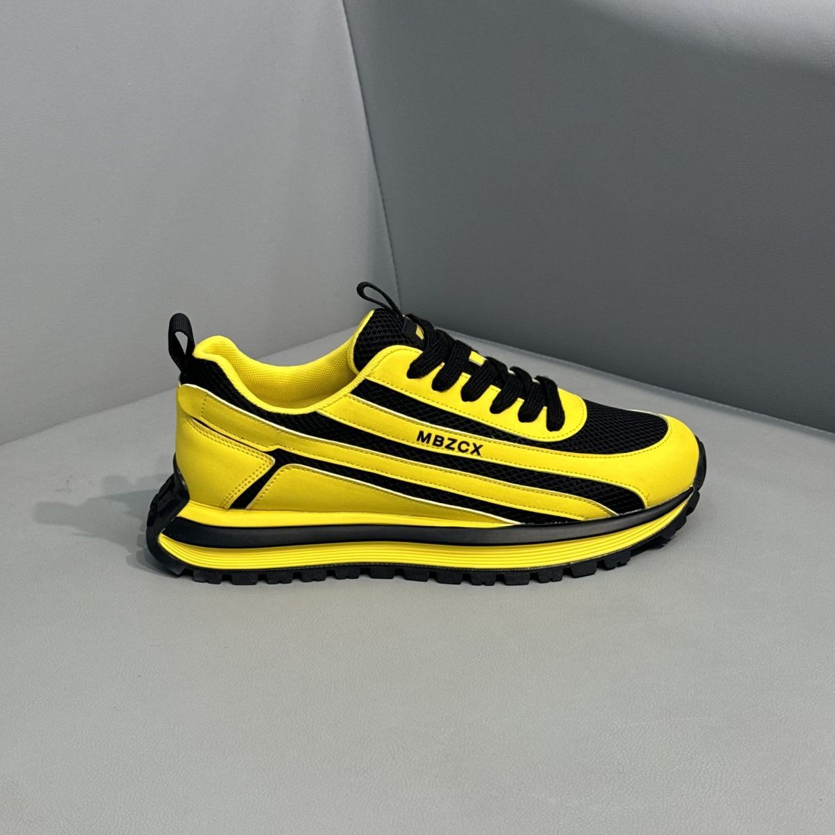 

Модная кампусная беговая обувь, цветная, расписанная, обувь, увеличивающая рост, спортивная обувь из летучей тканой сетки, мужская беговая обувь 44 жёлтый