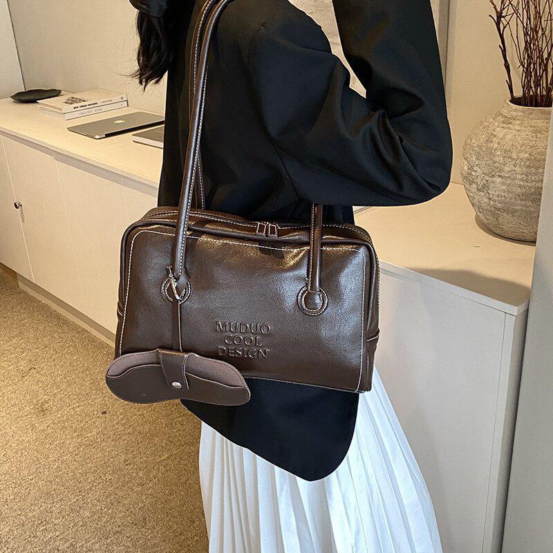 Fashion Handheld Bowling Handbag for Women New Shoulder Large Capacity Commuting Leisure Underarm Bag CLE