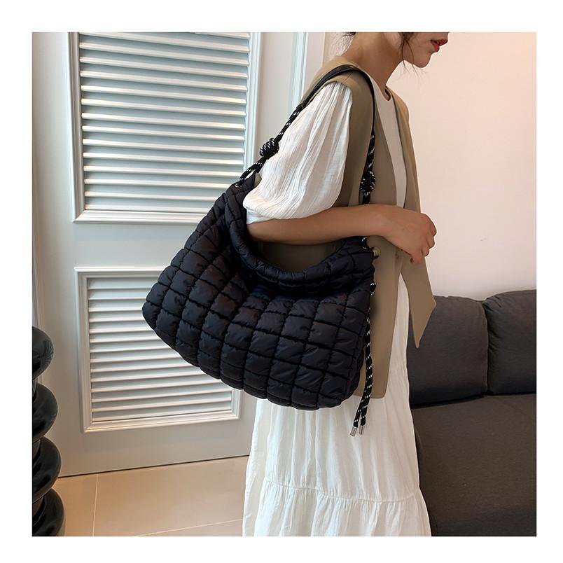 IELGY Diamond Embroidery Thread Cloud Bag Down Padded Jacket Bag Niche Pleated One-Shoulder Korean Version Cross-Body Large-Capac