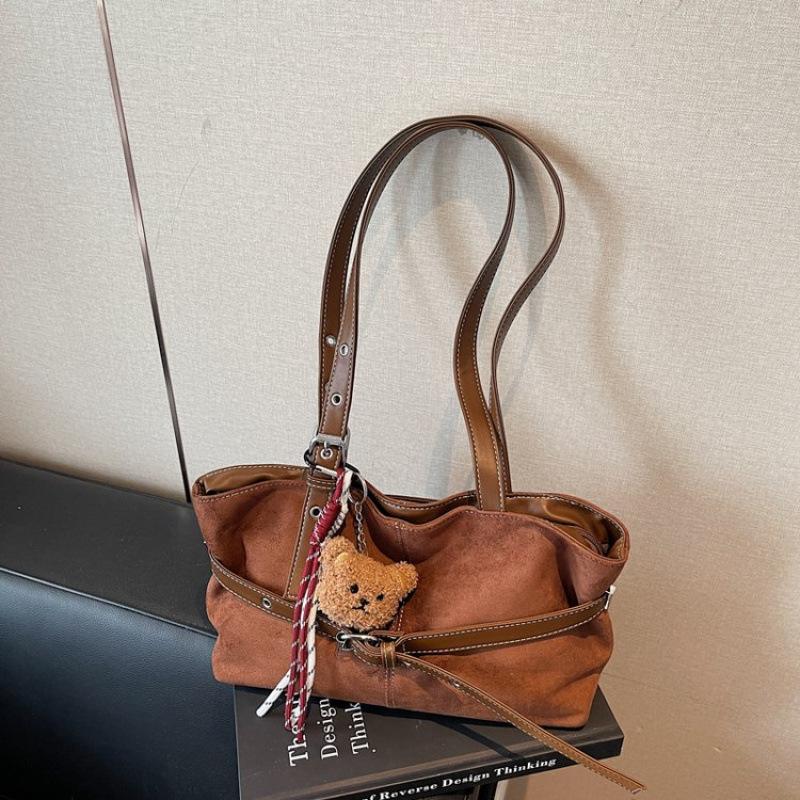 

Commuter retro matte bag women s 2025 new autumn and winter versatile shoulder bag going to work portable tote bag One size