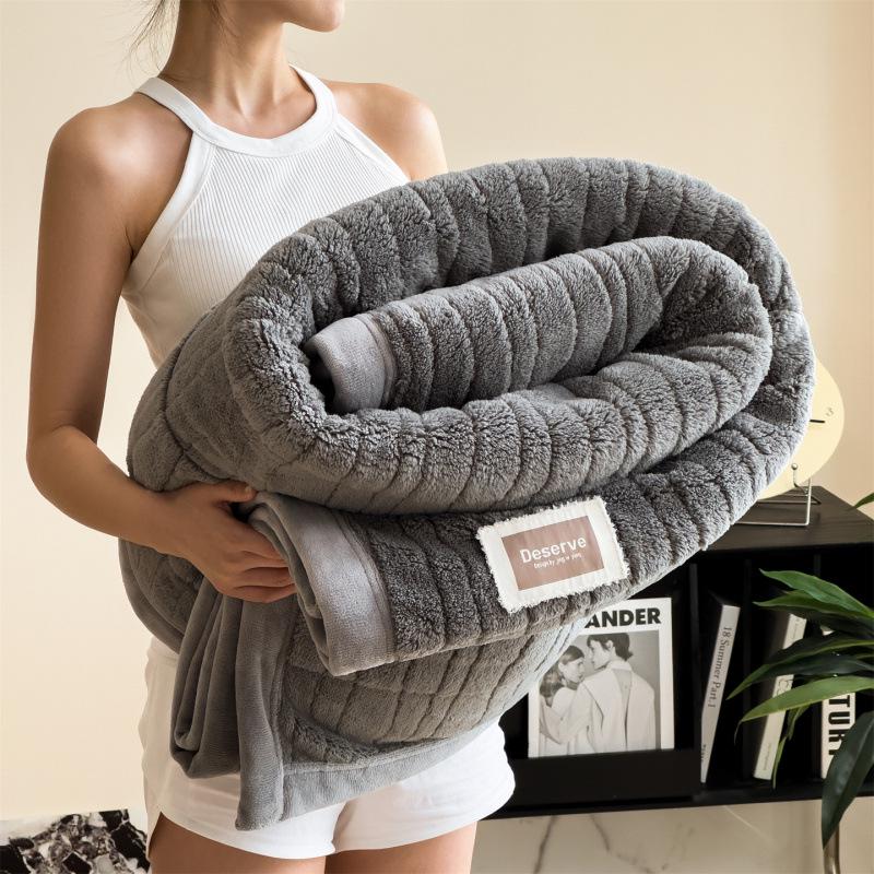 

2025 A-Class High Gram Jacquard Yunxi Velvet Double-Sided Fleece Blanket Pair of Pillowcases