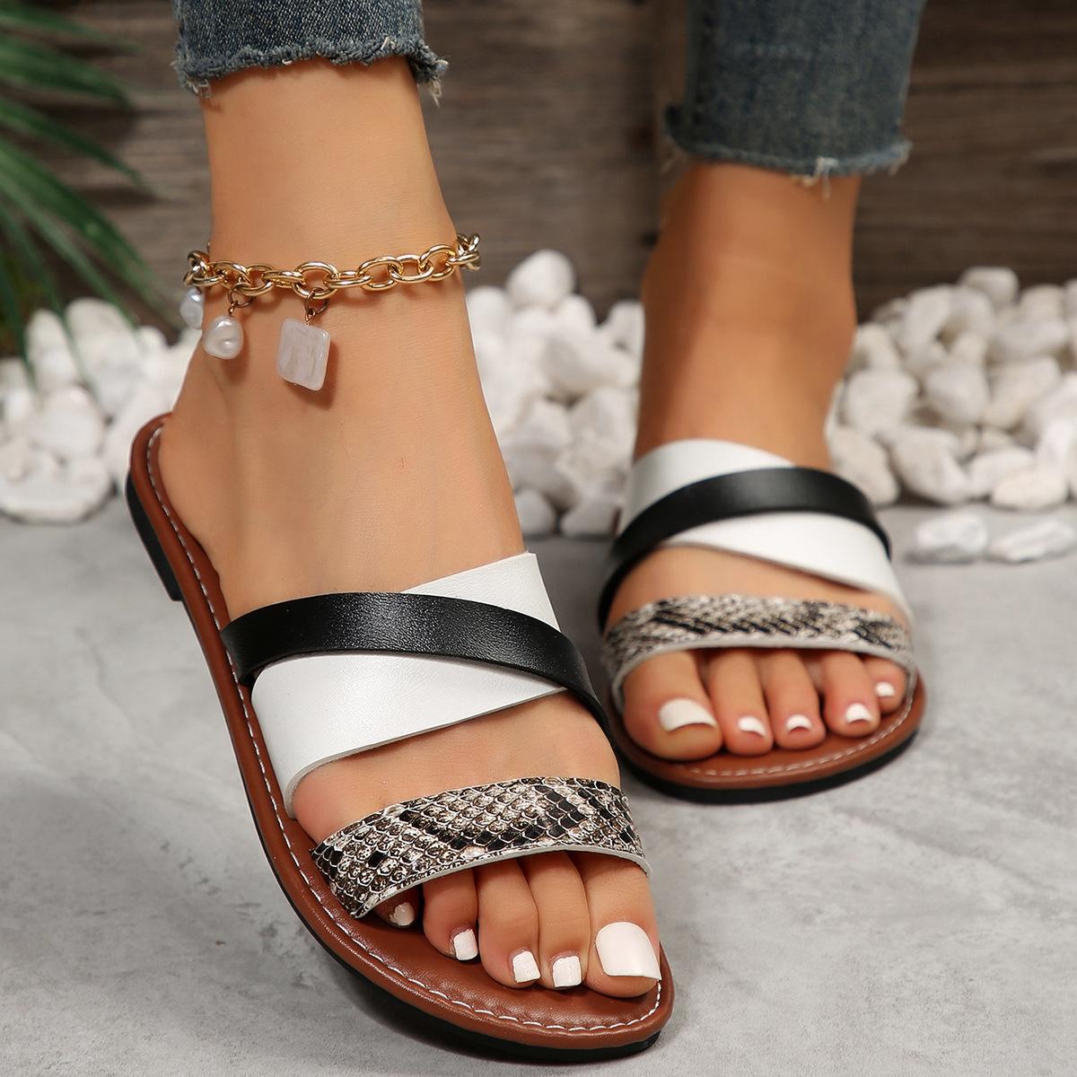 

Большие тапочки женские летние 2025 года европейские и американские новые плоские тапочки с круглым носом и узором змеи верхняя одежда женские импортная торговля 36