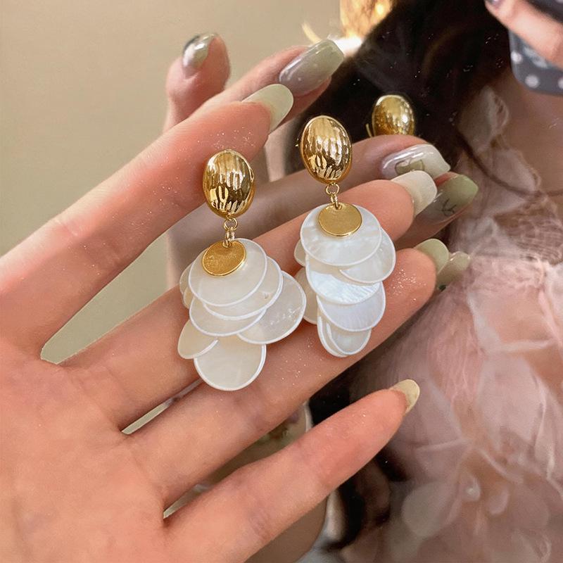 14k Gold Plated Shell Tassel Stud Earrings - Elegant Light Luxury Fashion Accessories for Women