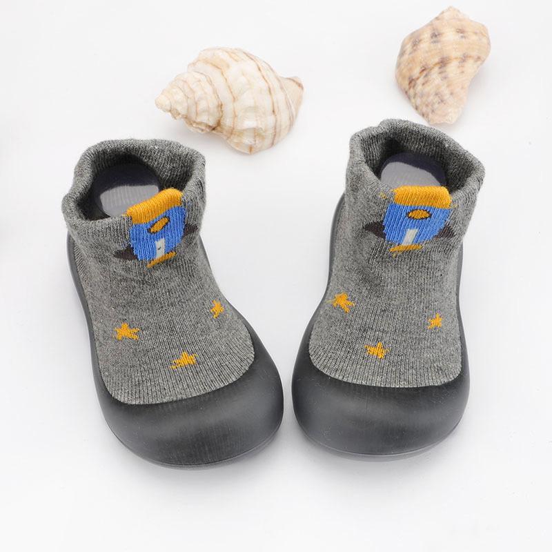 

Baby Socks Shoes Kids Toddler First Walkers Cartoon Pattern Soft Non-Slip Sole Comfortable Rubber Floor Shoes for Boys Girls 18-19 (inner 11.5cm) сірий колір