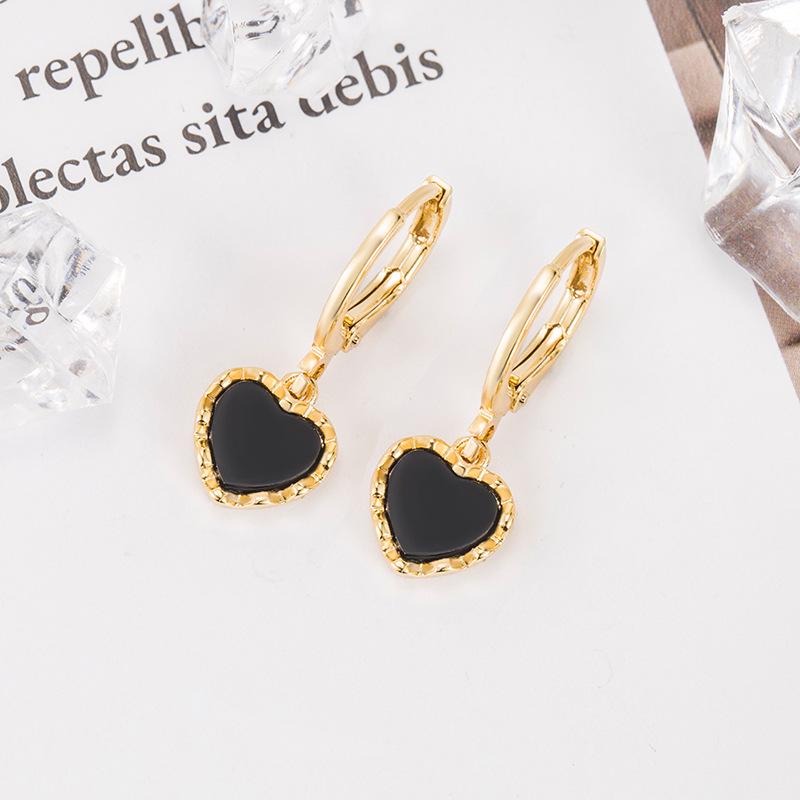 Black Heart Retro Luxury Earrings: High-End, Light Dangle Studs with Unique Design