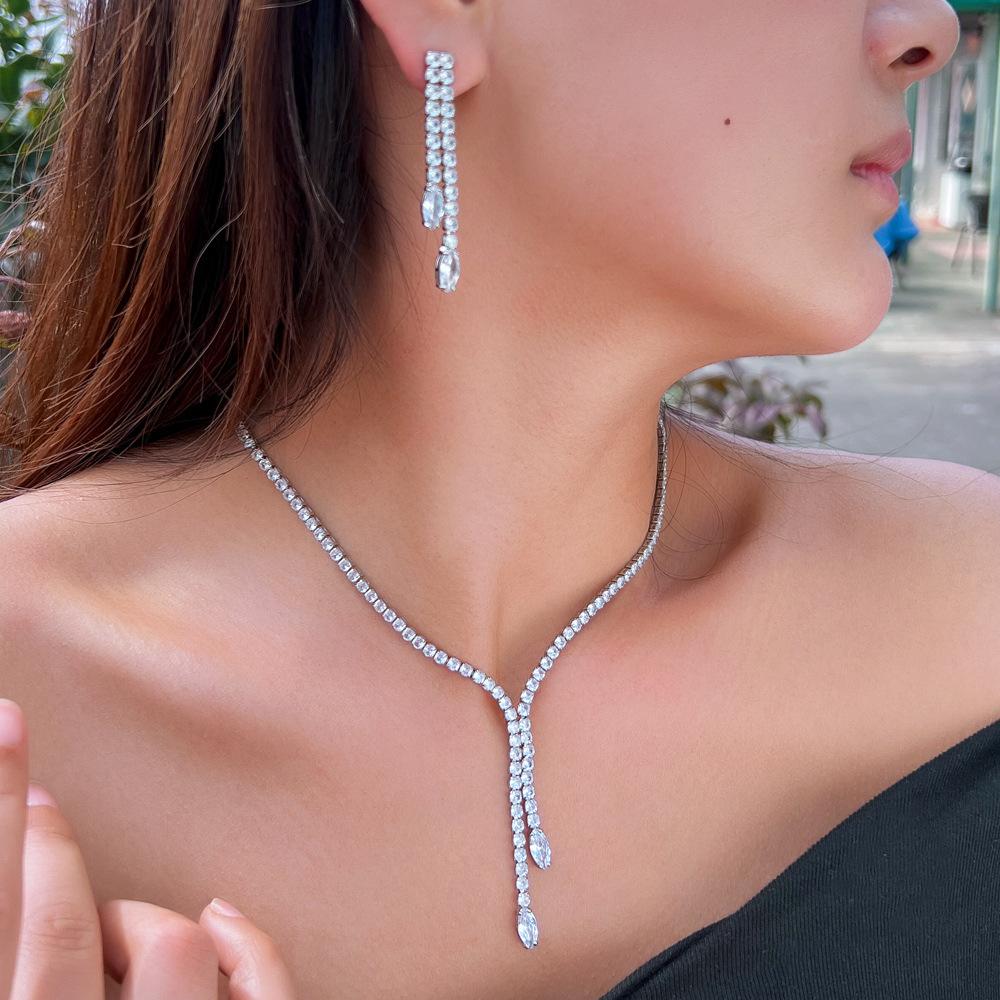 Helles Licht Luxus Voll Diamant Halskette Ohrringe Abendessen Braut Hochzeit Schmuckset Kette Quaste Temperament Party Zirkon Set