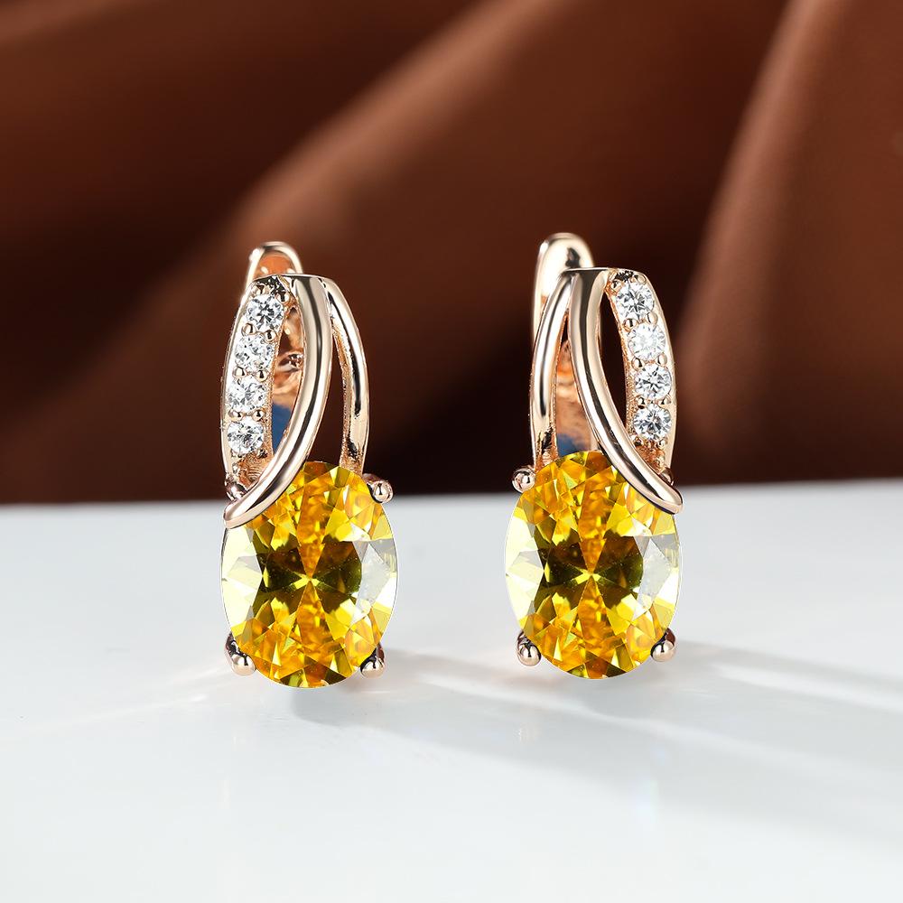 Cercei Suiyuan 2023 cu pietre albe diamantate, placați cu aur șampanie