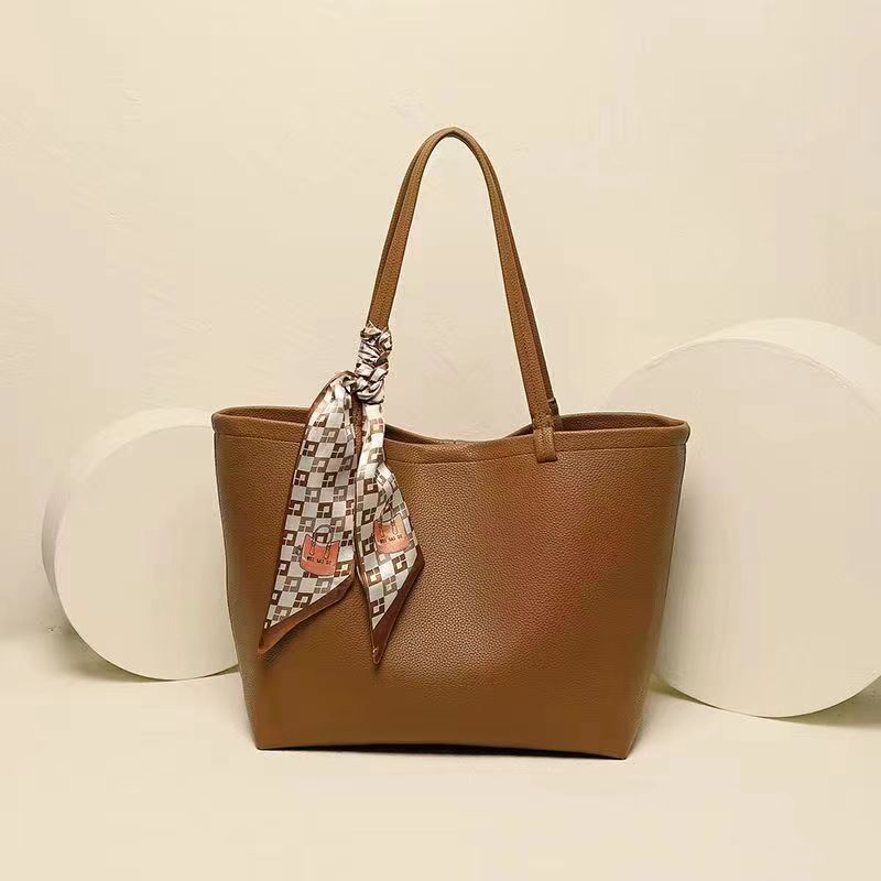 

Новая женская сумка ретро большой вместимости для поездок на работу, сумка под мышкой однотонная с мягкой лицевой стороной, сумка-тоут для матери и ребенка, сумка на плечо с шелковым шарфом коричневый