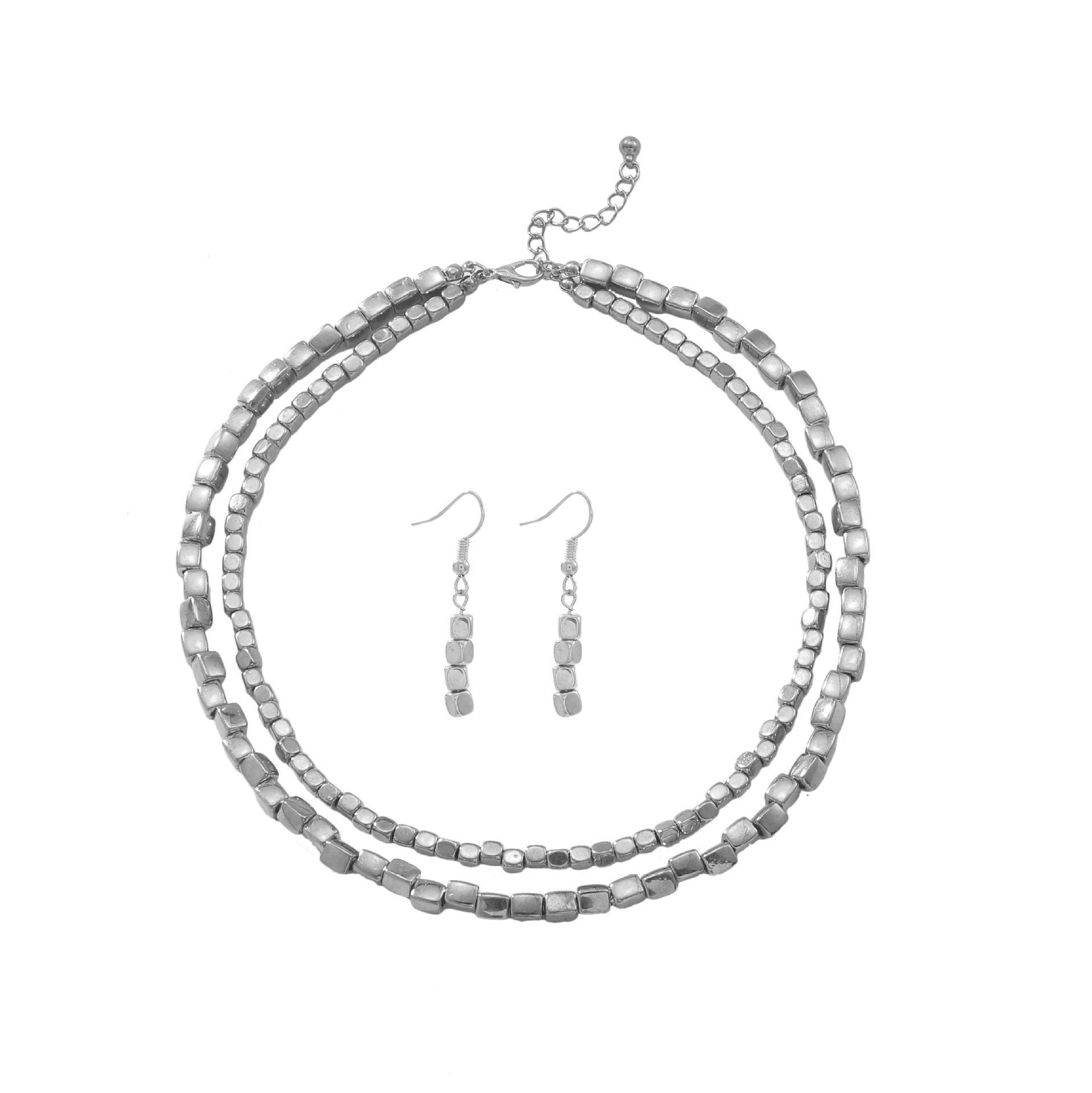 

Комплект из двухслойного ожерелья и серег в форме куба из цинкового сплава с однотонными металлическими бусинами double-layer cube necklace earrings set серебряный