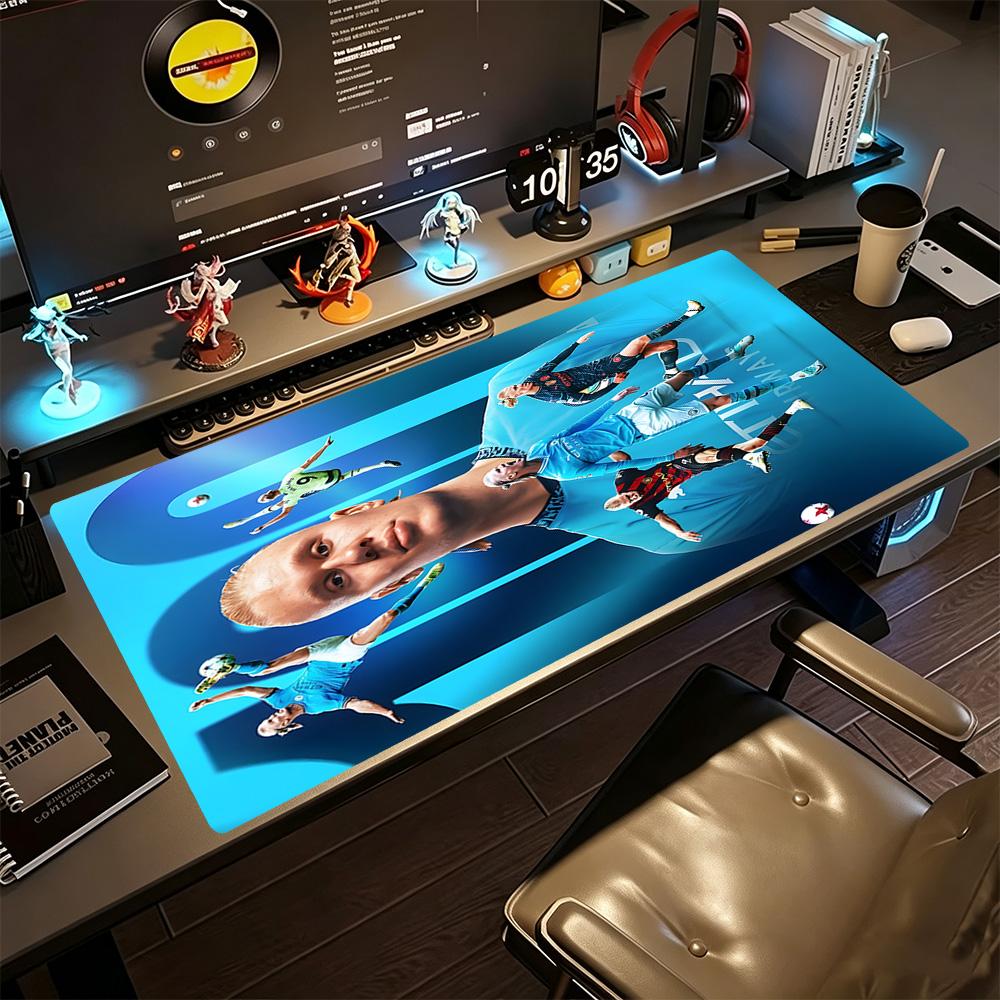 Football Player Celebration Gaming Mouse Pad Keyboard Pad Computer Desk Mat Non-Slip Rubber Base Perfect for Office Desktop Supplies School Home