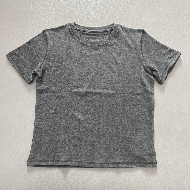 

Women s Short-Sleeve Round Neck Minimalist T-Shirt - Slimming, Versatile, Basic Casual Top for Spring. Medium серый