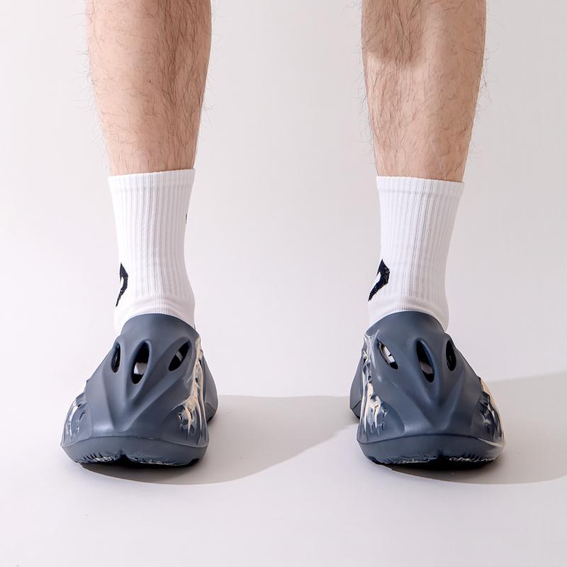 Sandali Estivi da Uomo Leggeri in EVA con Suola Spessa Morbidi Antiscivolo Casual Confortevoli Scarpe Forate
