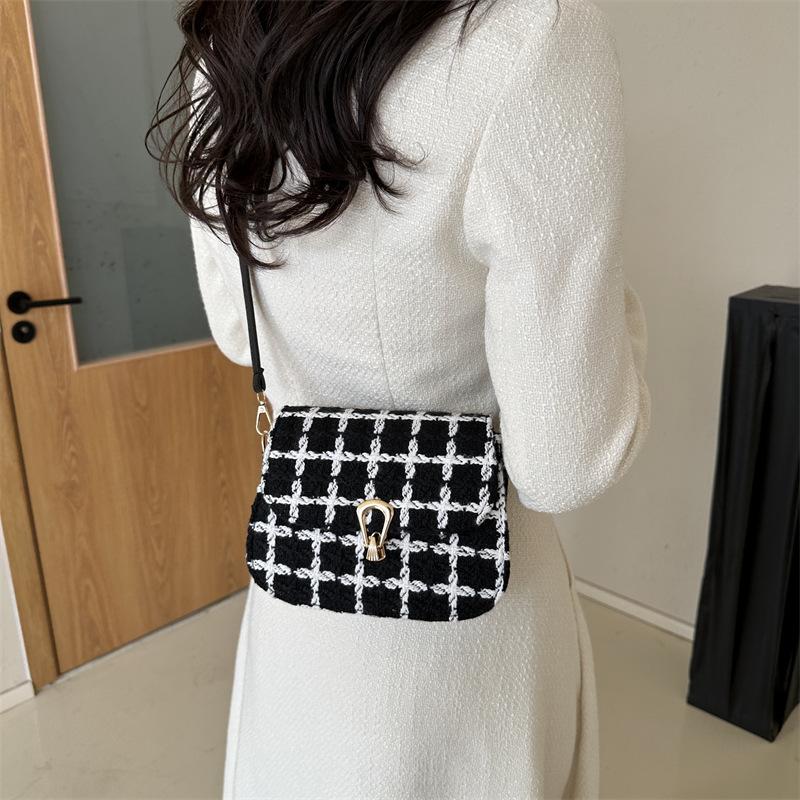 Simple Plaid Design Woolen 2025 New Exquisite Lock Casual Shoulder Crossbody Small Square Women's Bag