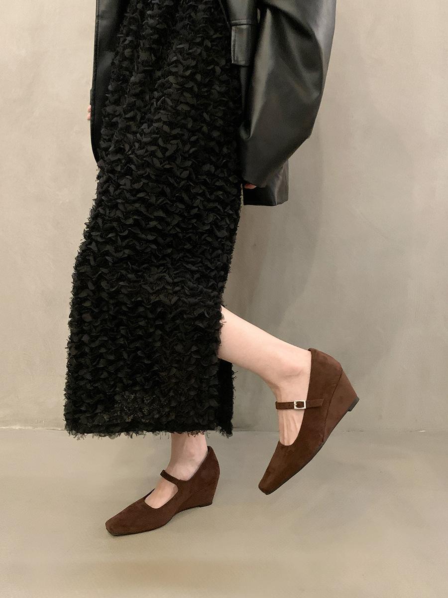 

Ретро замшевые туфли Мэри Джейн на танкетке, женские туфли весна и осень 2025, новая осенняя юбка, вечерние туфли на высоком каблуке 39 коричневый