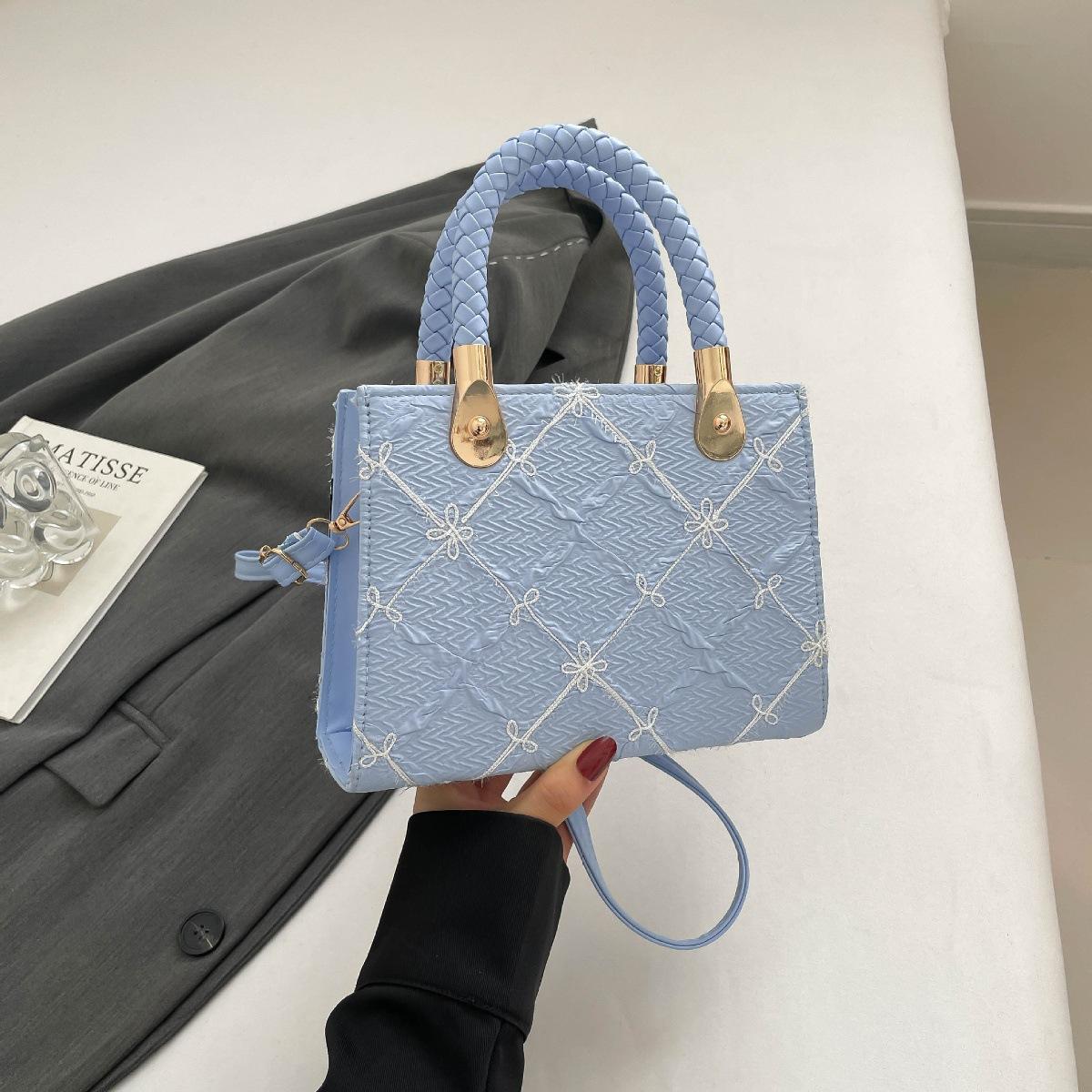

Handheld small bag women 2025 popular new fashion ins trendy fashion shoulder bag commuter messenger small square bag синий