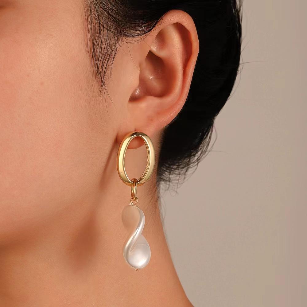 

Легкие роскошные жемчужные серьги в форме барокко, модный темперамент, нишевый дизайн, серьги-гвоздики неправильной формы