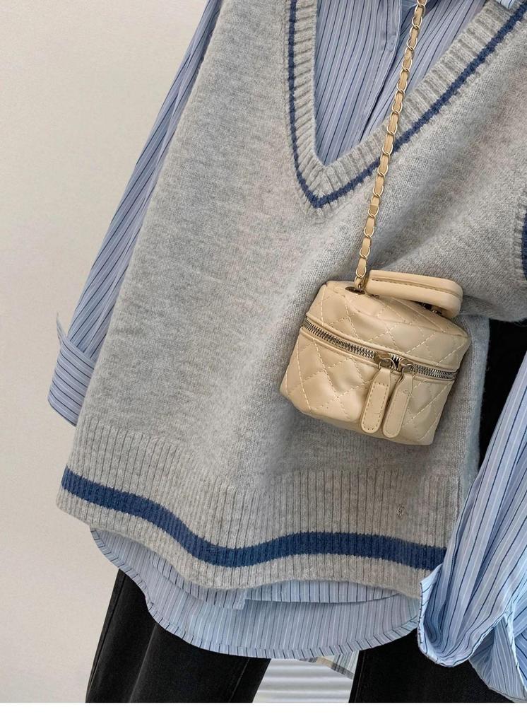 Gray V-neck Korean Style Knit Vest: Women's Sleeveless Sweater for Spring, Autumn, and Winter Layering.