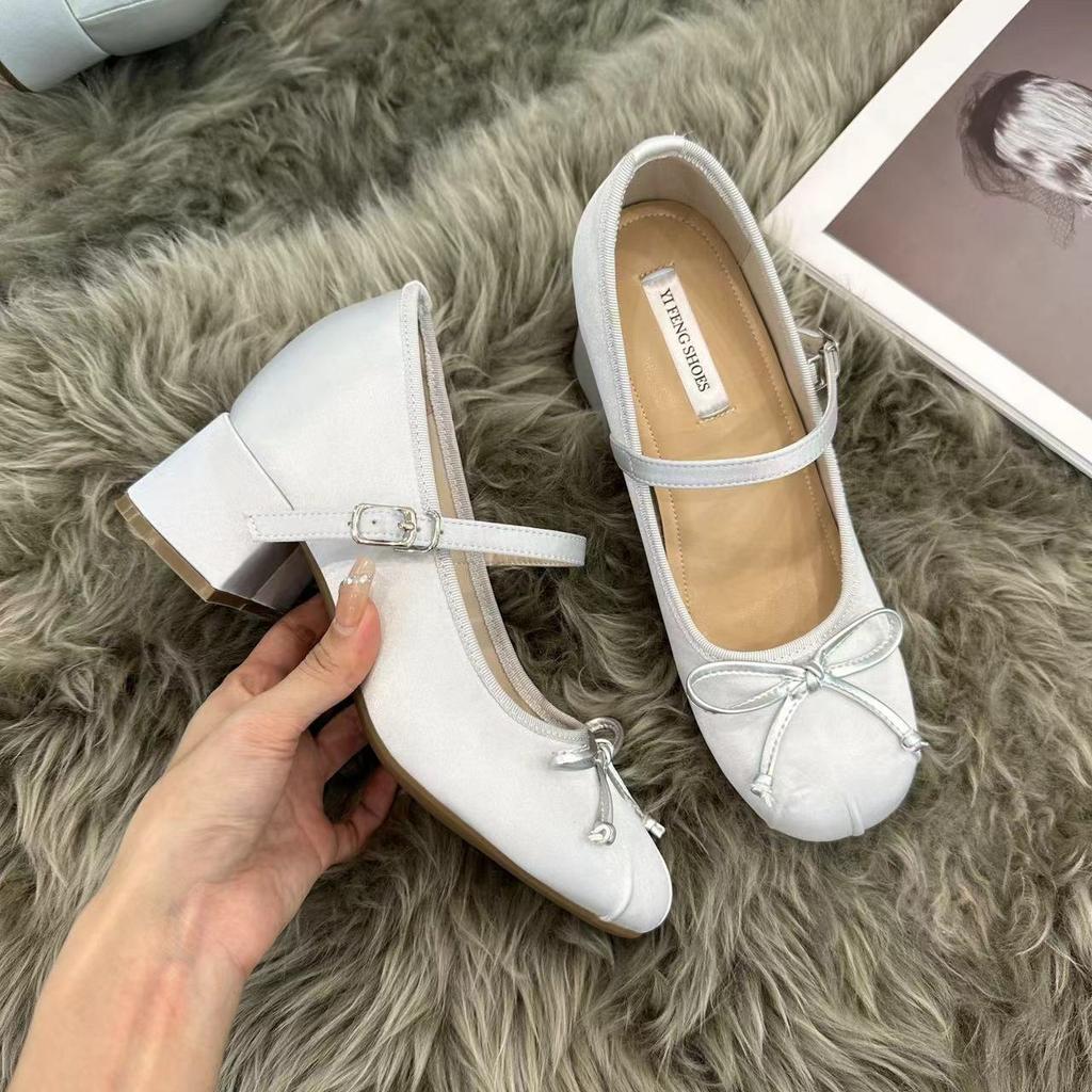 Französische süße Schuhe mit dickem Absatz und innerer Erhöhung von 7 cm, Ballerinas aus Satin mit zarter Schleife am Ausschnitt, Damenschuhe im sanften Stil