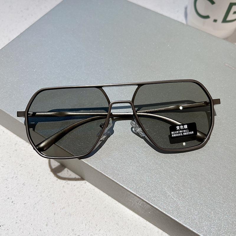 Sunglasses Male Driver Anti-Ultraviolet Strong Light Retro Simple High-Value Color-Changing Trend Street Glasses