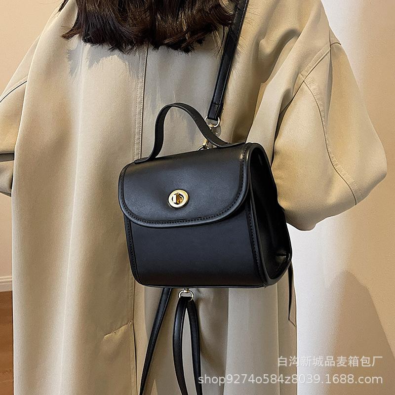 French niche temperament retro small bag women's 2025 new trendy portable shoulder bag foreign style crossbody backpack