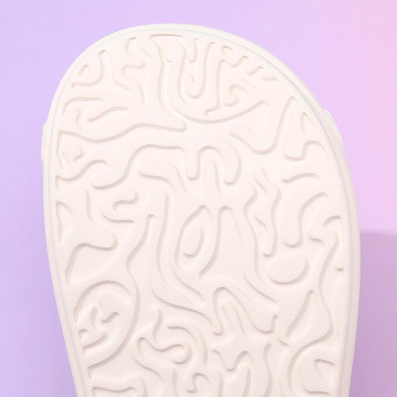 Slippers new non-slip and wear-resistant fashionable versatile, lightweight and simple indoor thick-soled hole shoes