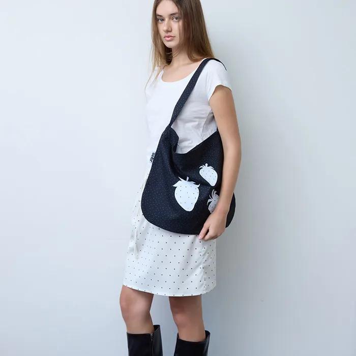 White Berry Easy Bag (Black)