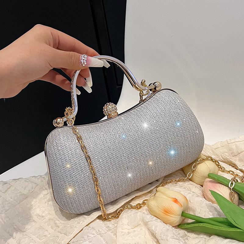 Evening party bags: This year, there is a trend for sophisticated and feminine women's bags. There are simple butted small bag