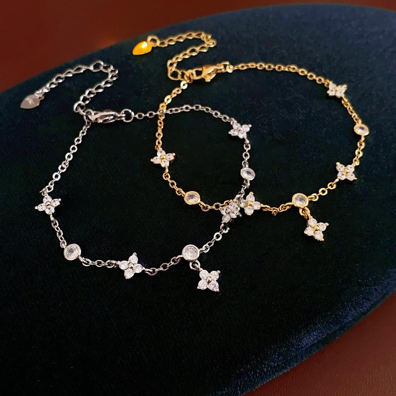 Exquisite Four-Leaf Clover Zircon Bracelet for Women - Sparkling High-End Design