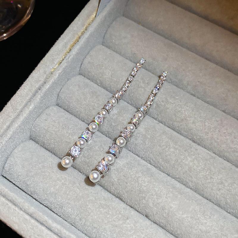 Women s Light Luxury High-end Retro Versatile Earrings 1 pair of earrings