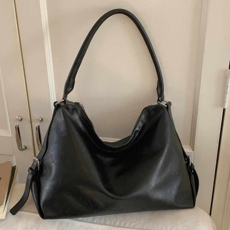 Retro bag women's large-capacity winter new casual shoulder messenger bag simple work commuter bag